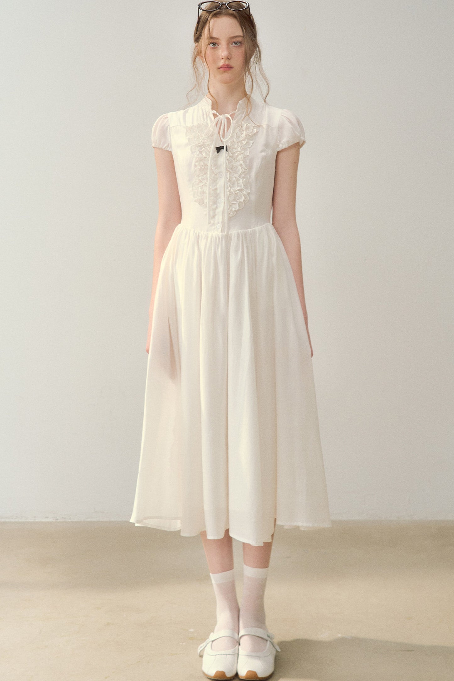 Robe à col en V à motif floral en acétate