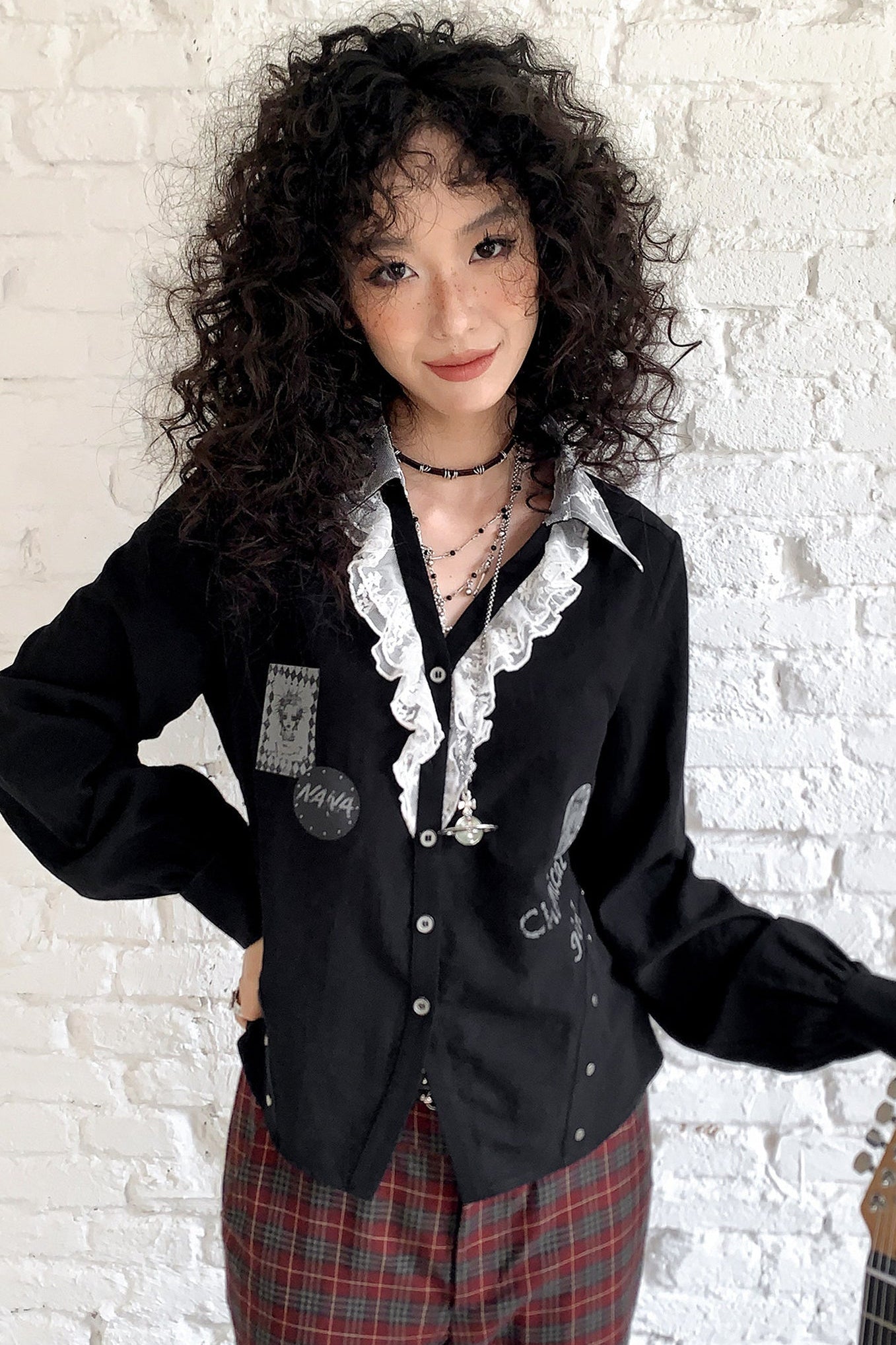 Bluse mit Spitzen- und Blumen-Patchwork