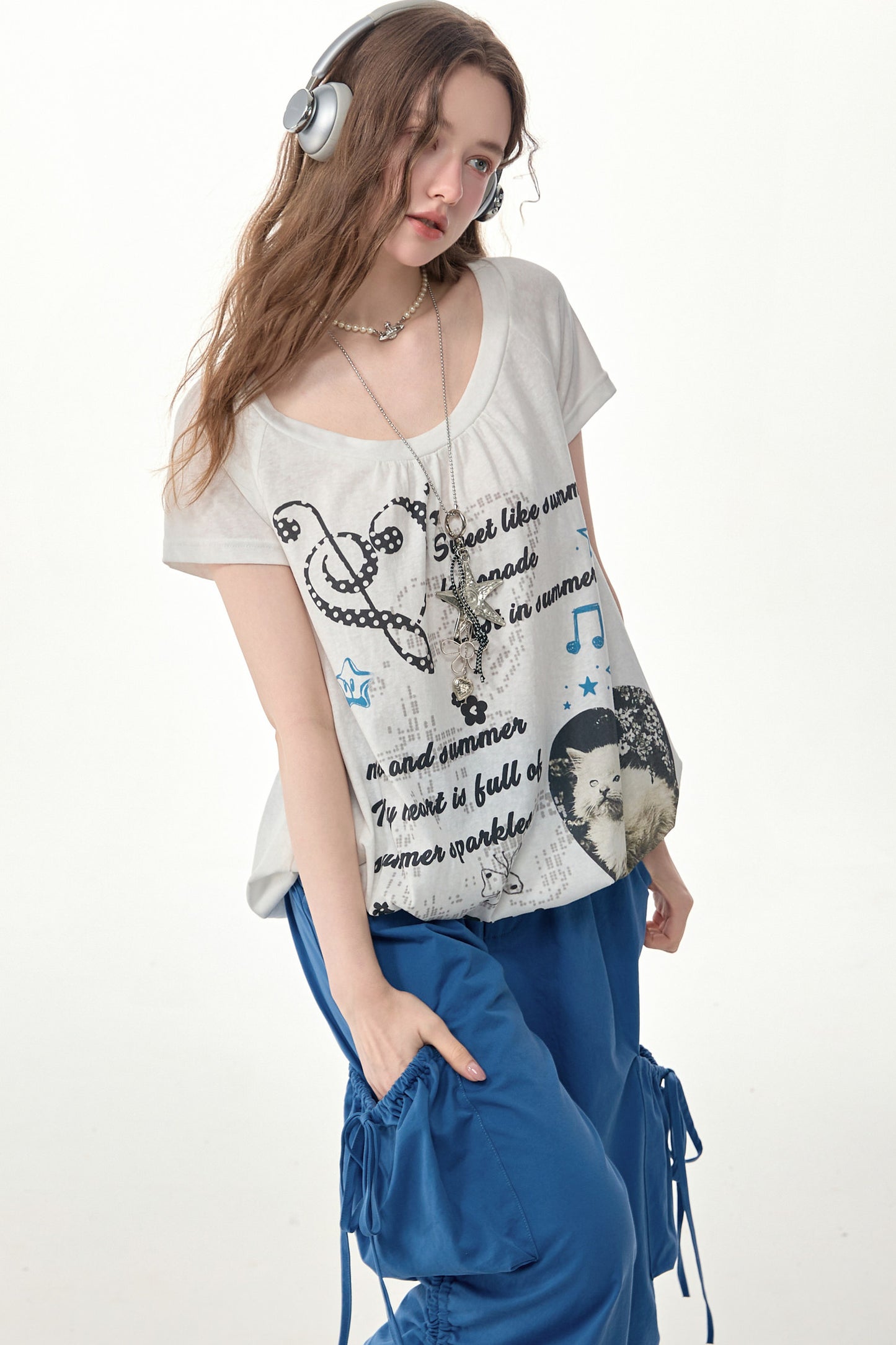 Marineblaues Kurzarmshirt mit Katzenmotiv