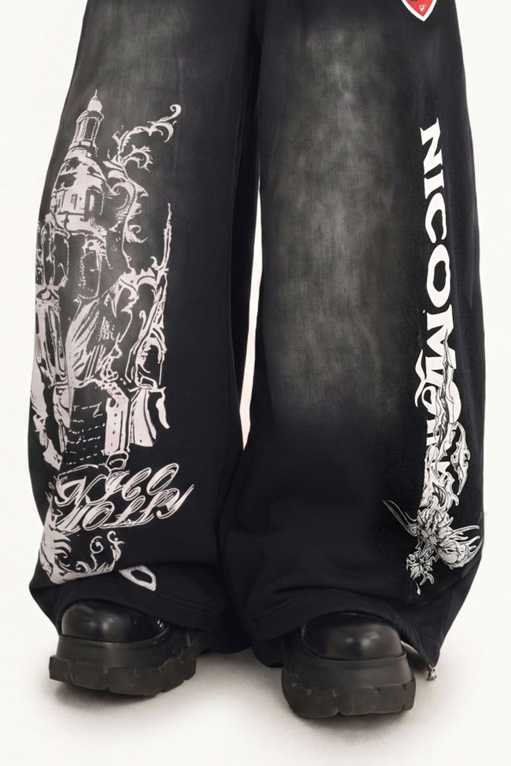 Pantaloni sportivi a gamba larga con stampa grafica