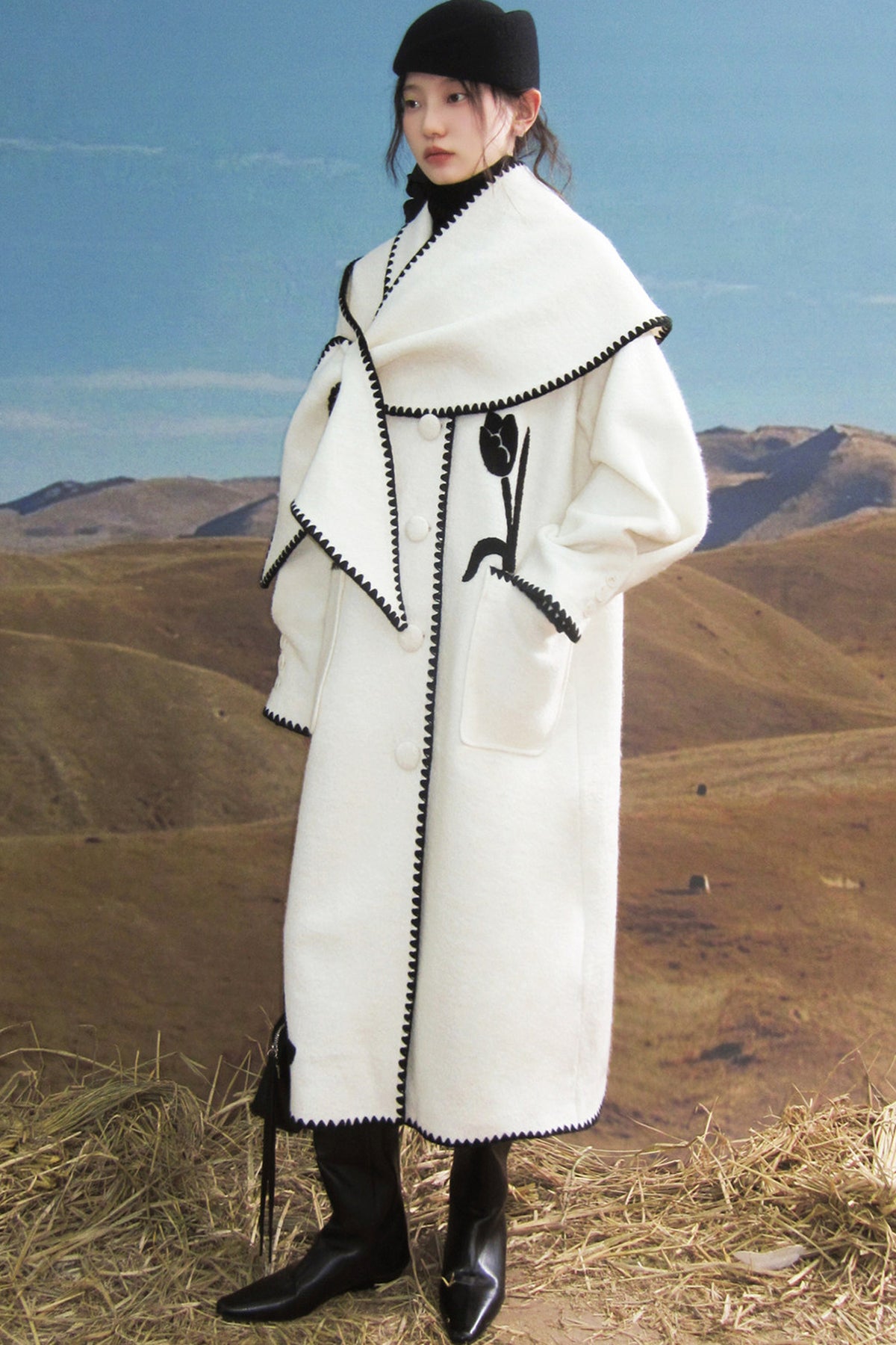 Cappotto lungo in lana ricamato con collo a scialle a tulipano
