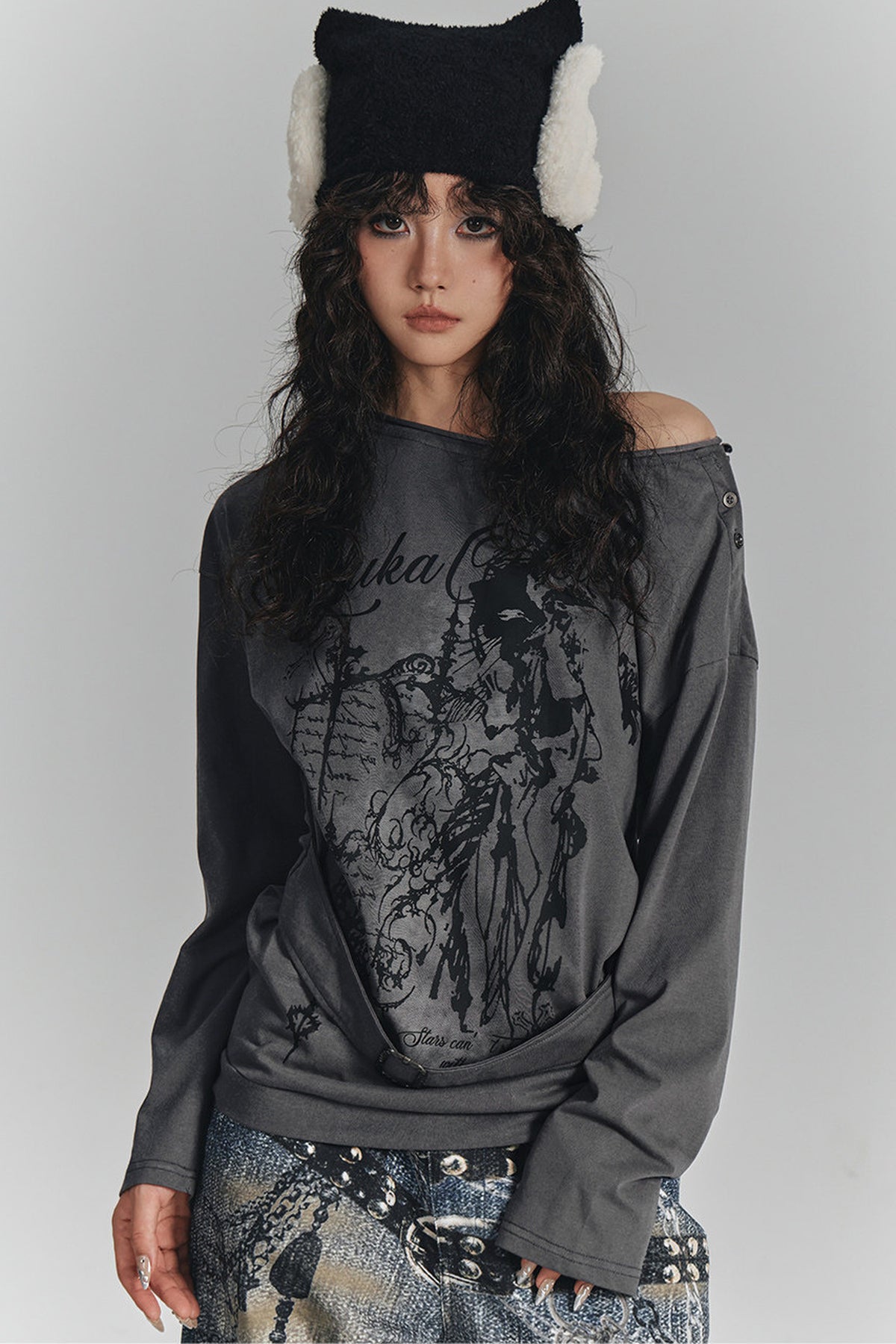 Style Printed Off-Shoulder Long-Sleeve T-shirt