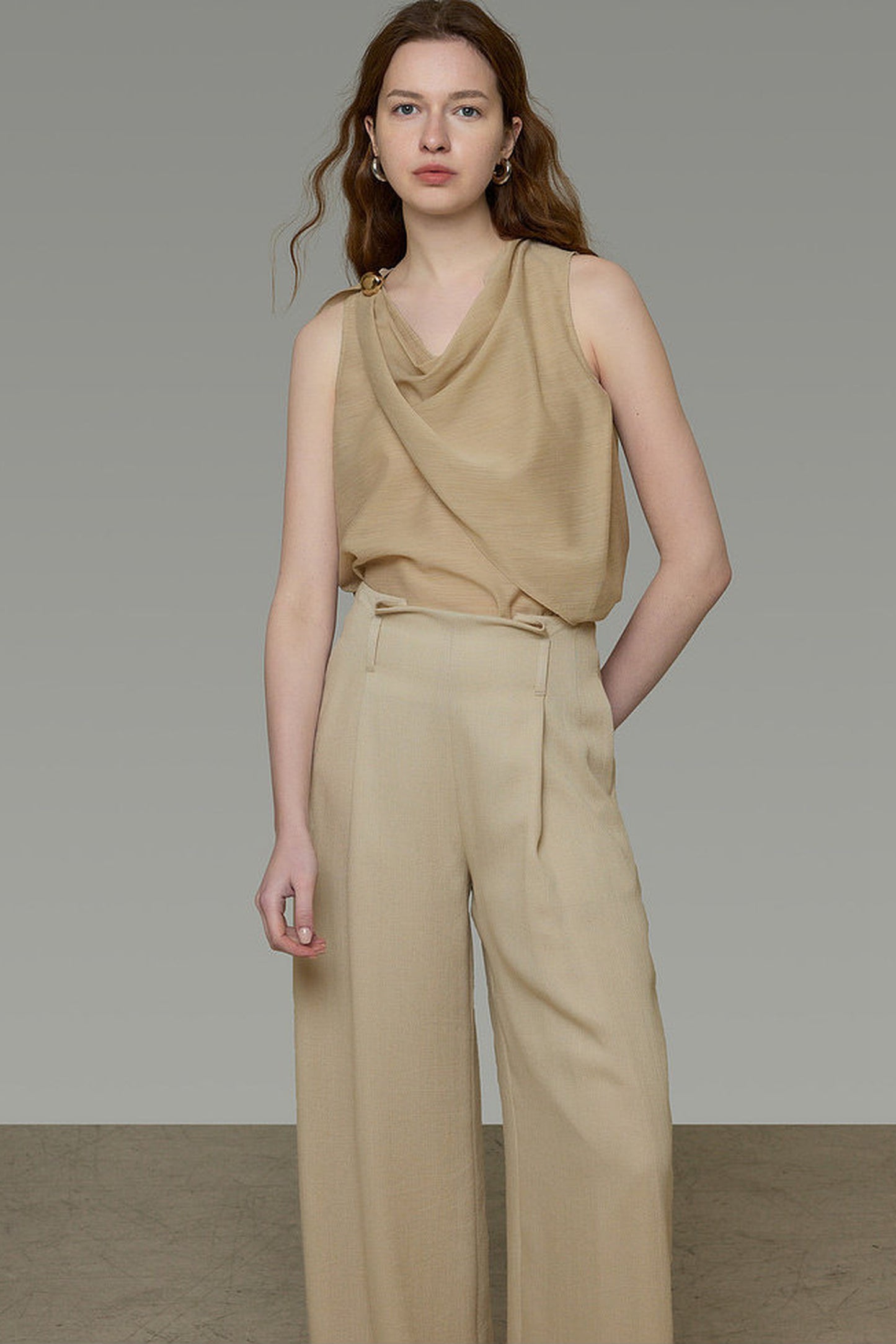 Unspoken gilet dal design di nicchia