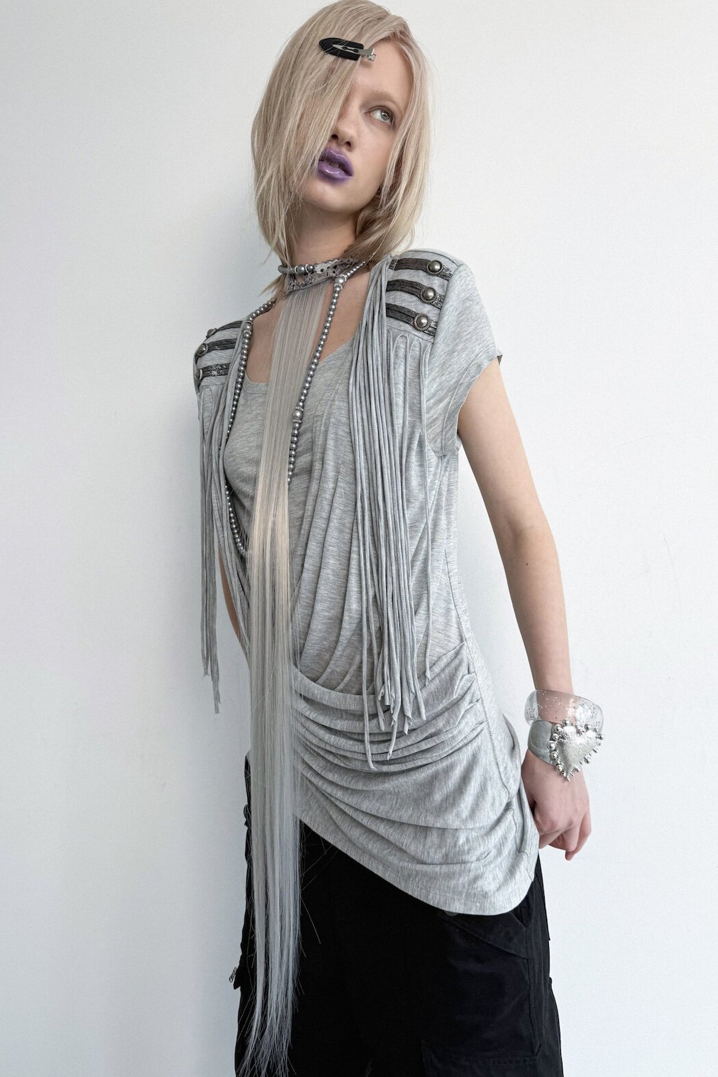 Top in maglia drappeggiato con nappine