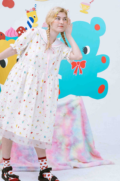 Bedrucktes Kleid mit Matrosenkragen und Puffärmeln