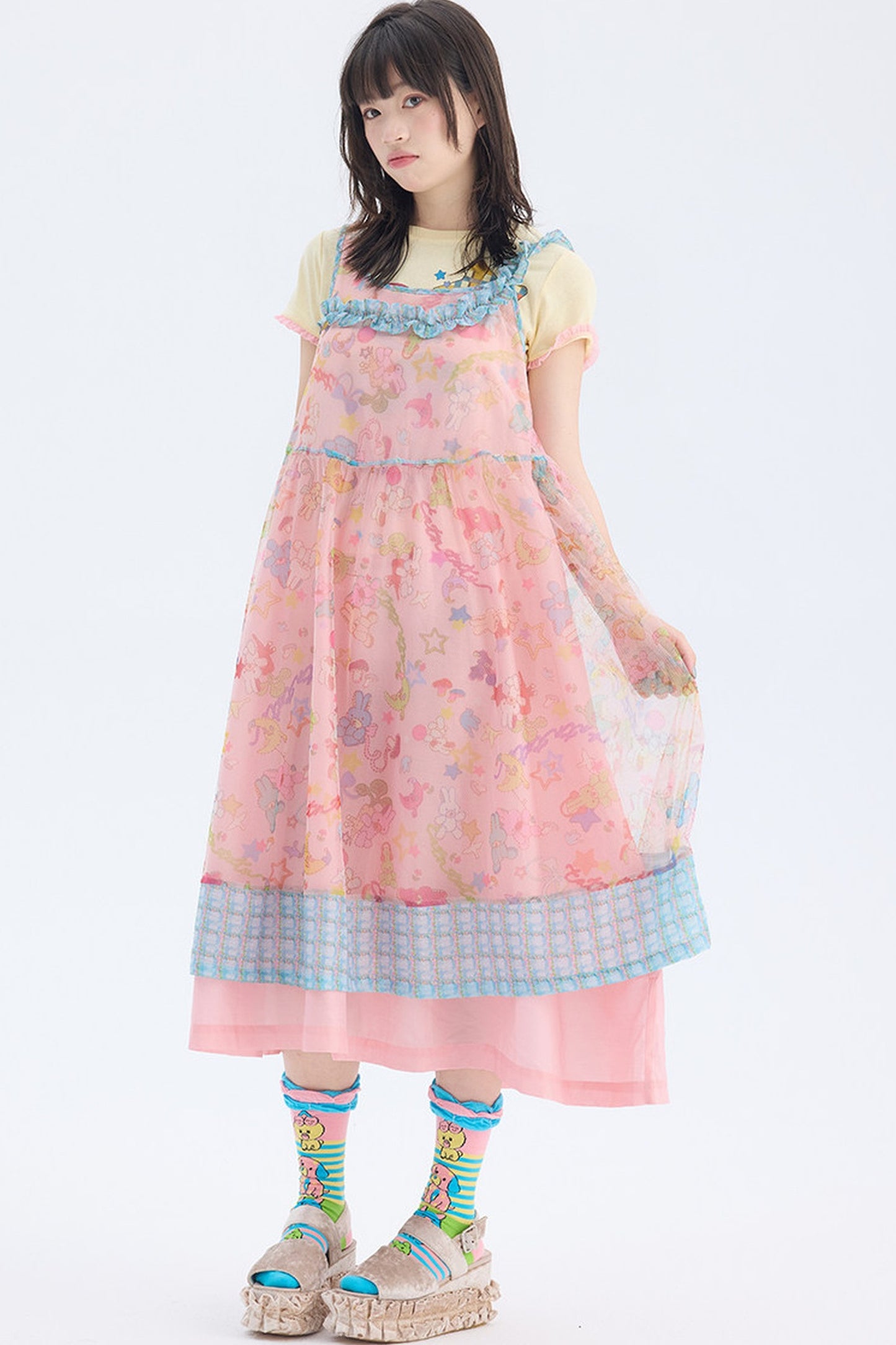 Robe en résille à bretelle asymétrique avec imprimé lapin rose