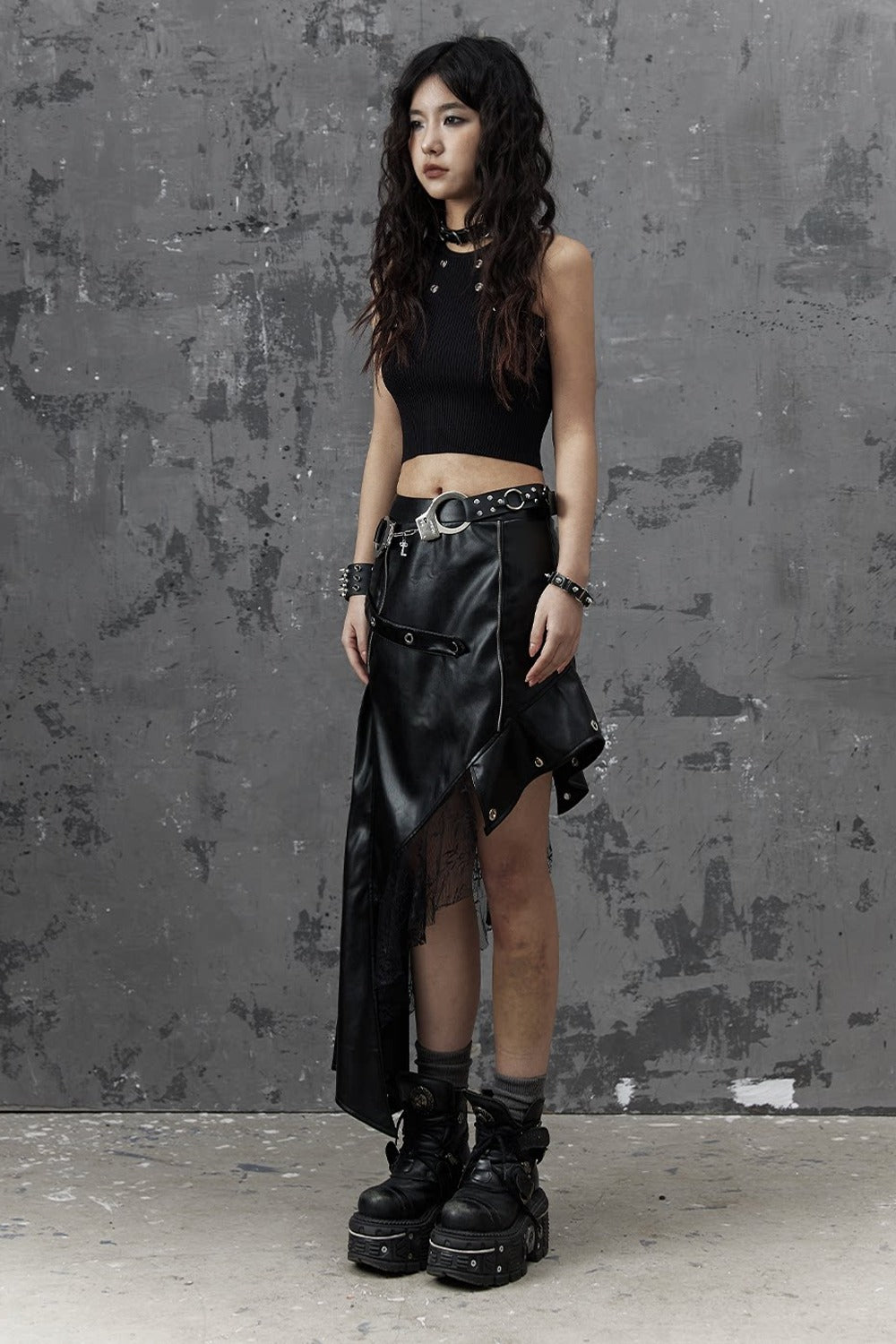 Asymmetrischer Patchworkrock aus Kunstleder