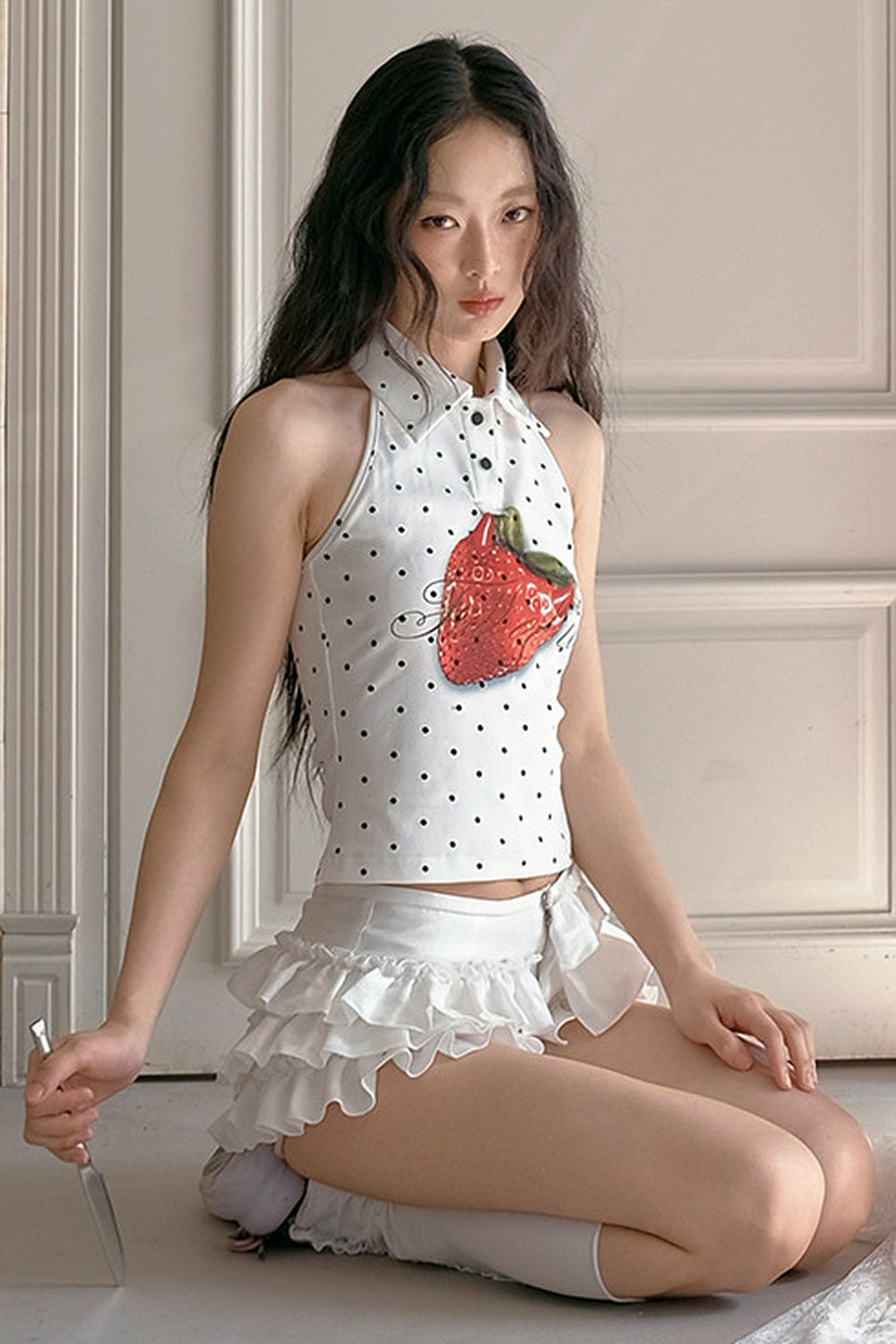 Top a canotta all'americana con schiena scoperta a pois fragola