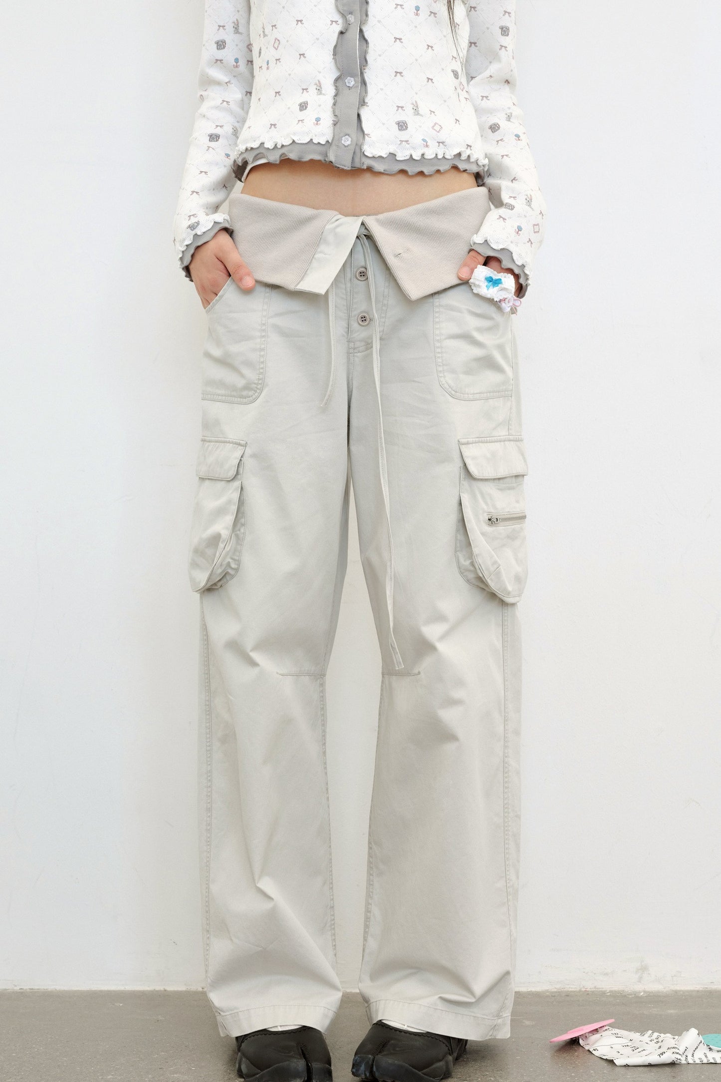 Low-Waist Straight-Leg Multi-Pocket Cargo Pants