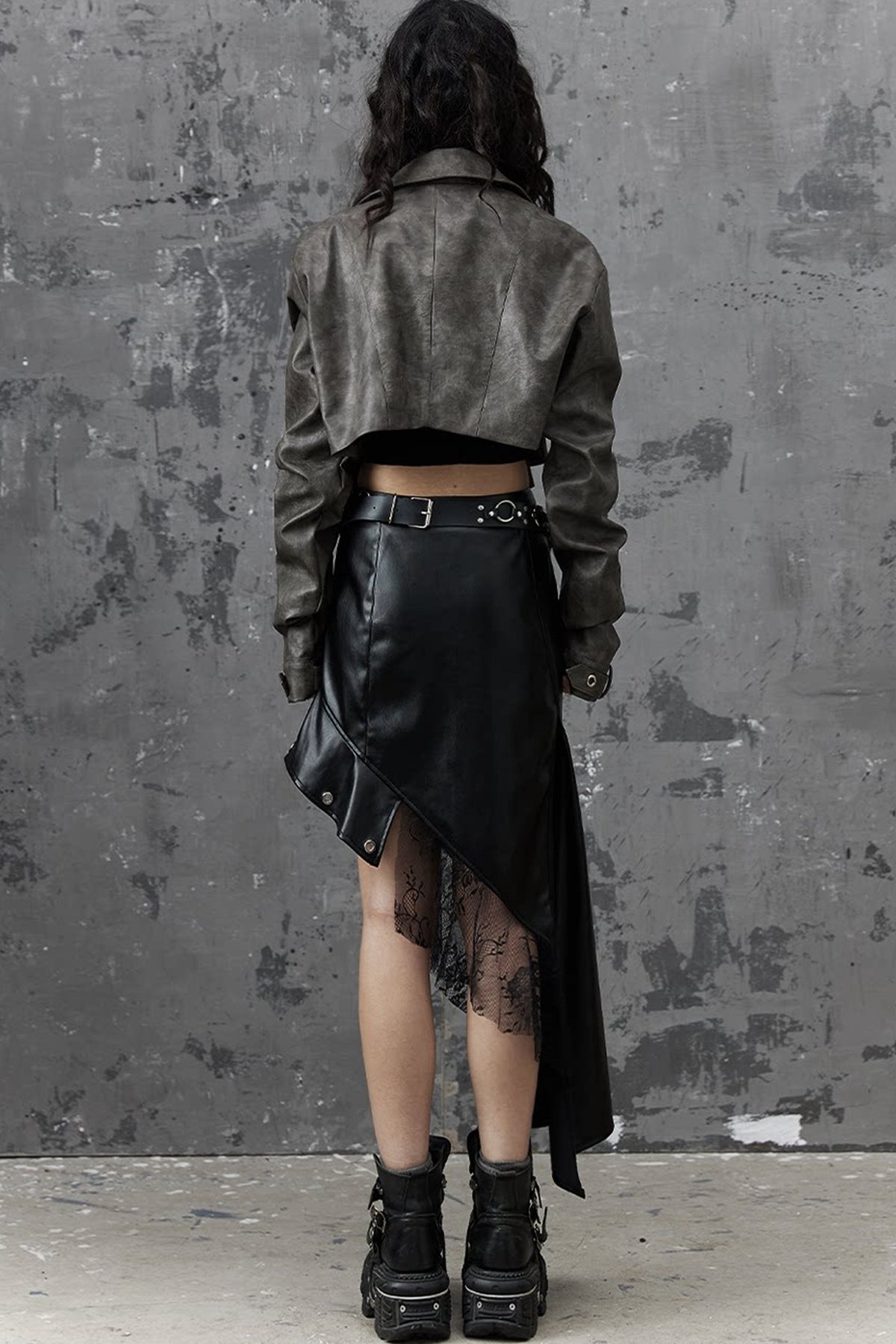 Asymmetrischer Patchworkrock aus Kunstleder