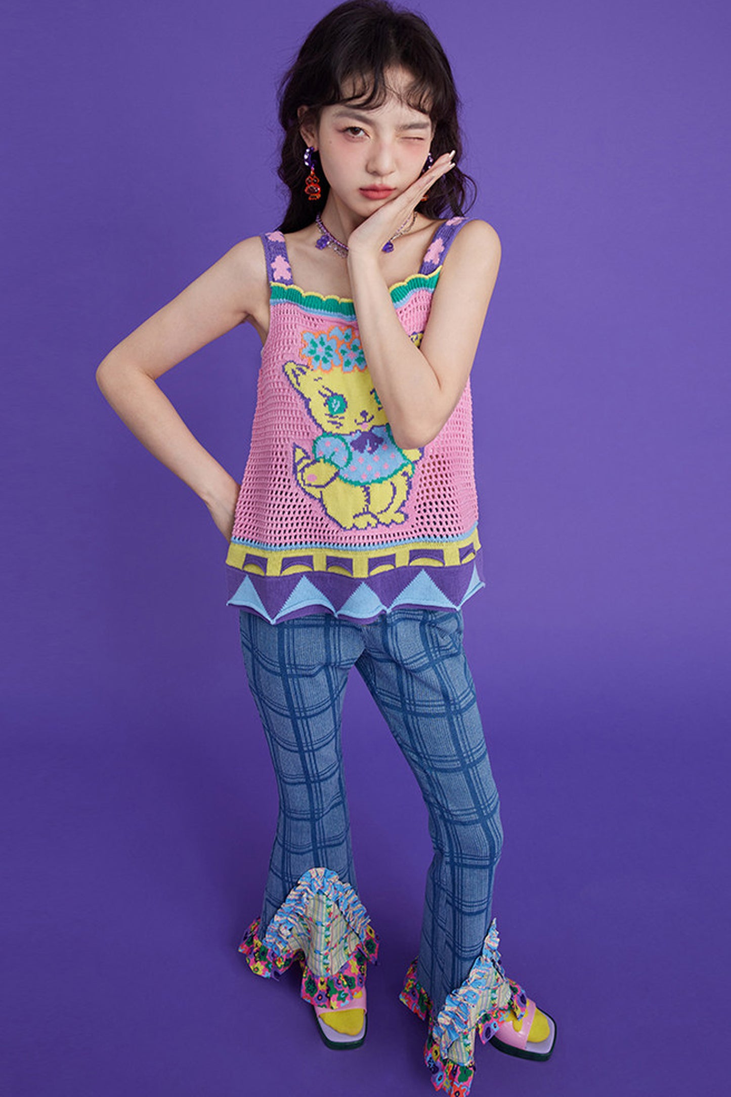 Gilet en maille ajourée à motif chaton rose