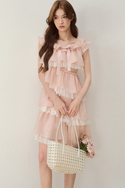 Robe rose à volants superposés en dentelle cils avec nœud