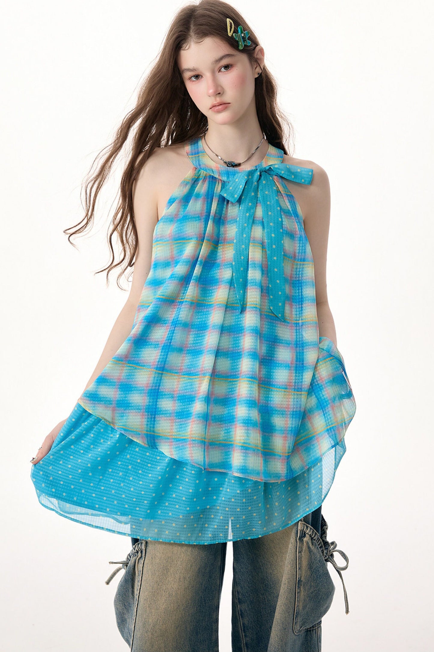 Blaues kariertes Neckholder-Kleid mit Schleife