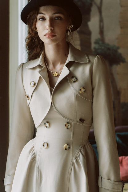 Set aus kurzer Jacke und Kleid