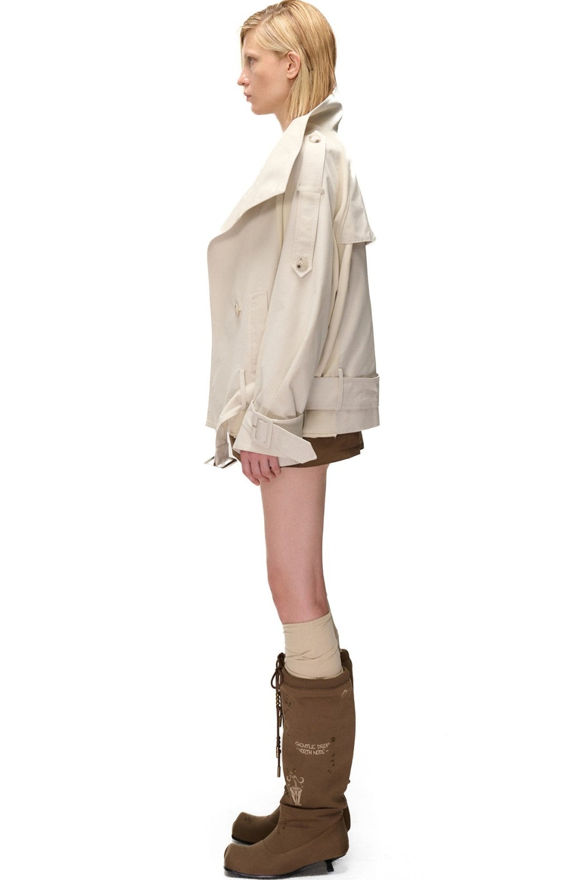 Kurzer Trenchcoat im Patchwork-Stil