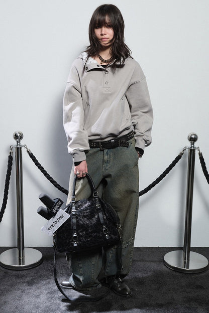 Sweatshirt à capuche imprimé léopard à demi-patte de boutonnage cloutée