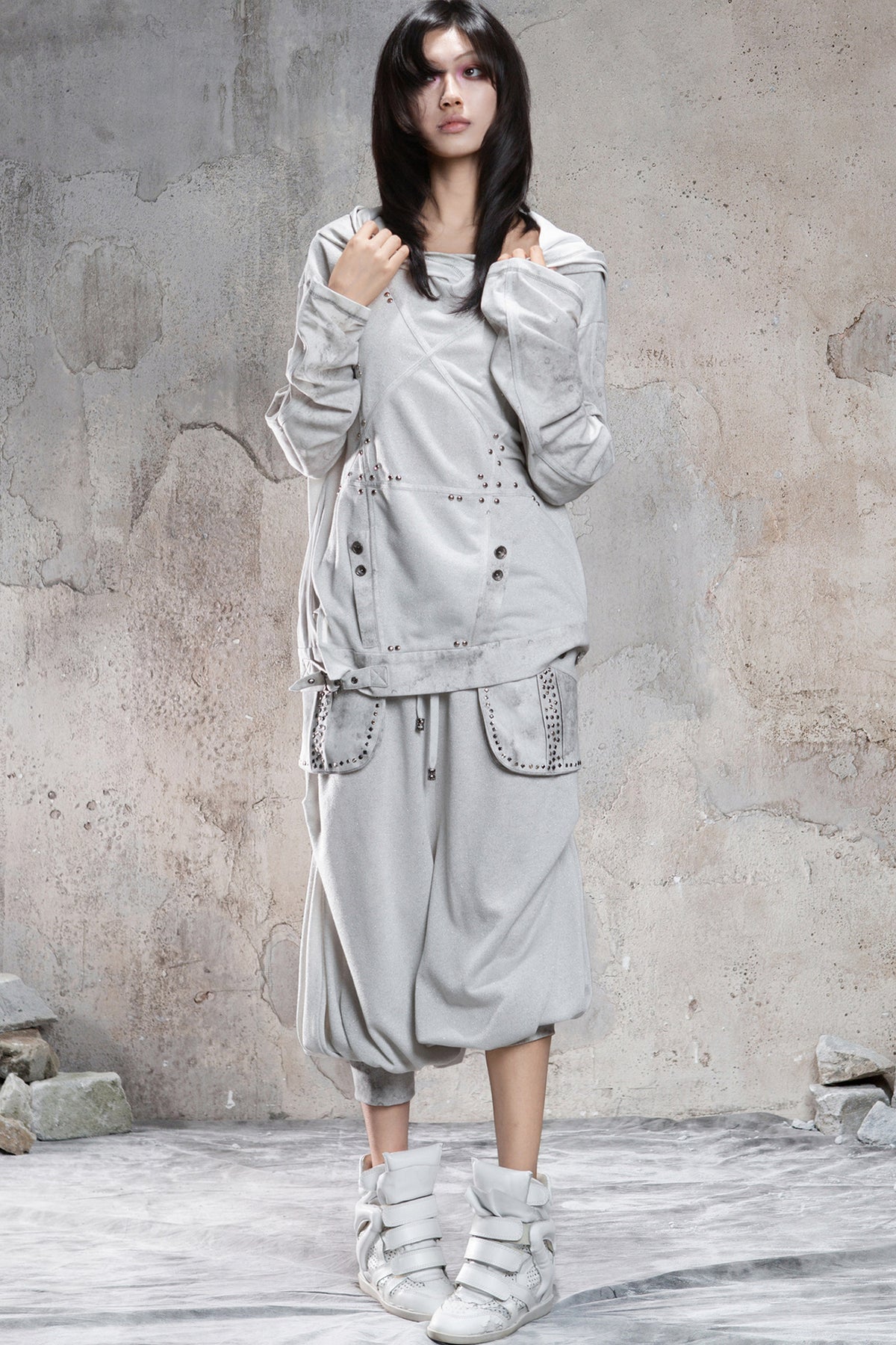Loose Distressed Rivet Hooded Sweatshirt