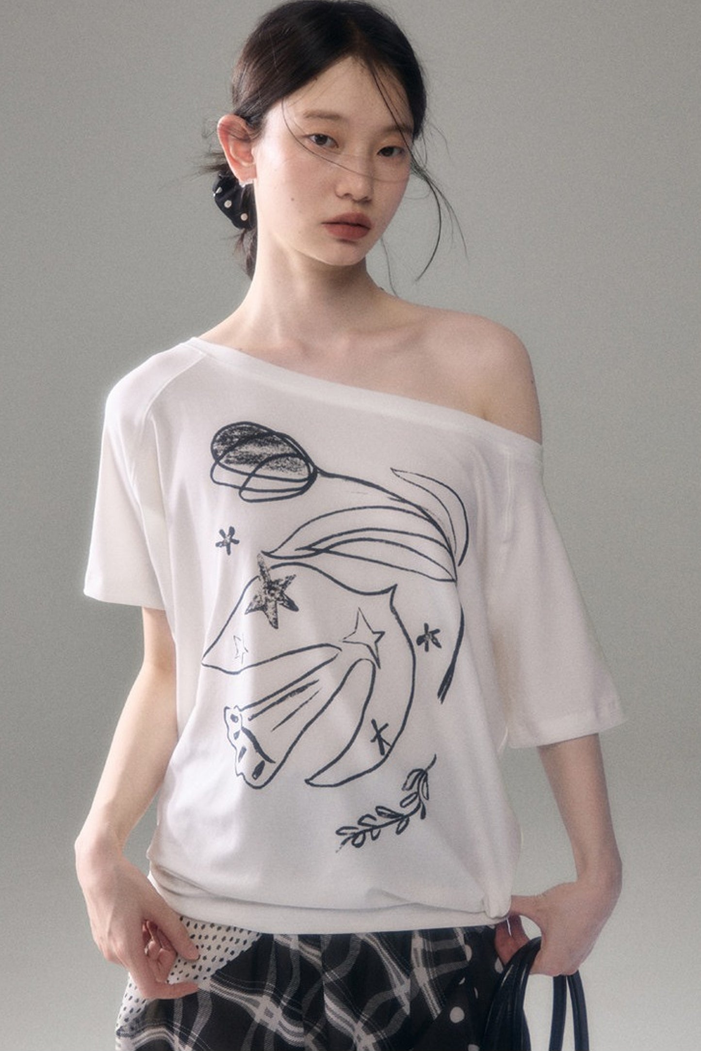 Bird And Tulip Print One-Shoulder Tencel T-Shirt