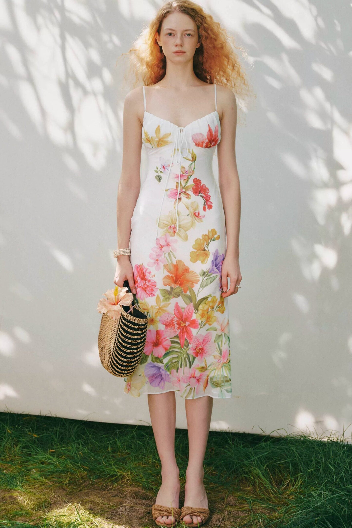 Trägerkleid mit tropischem Blumenprint