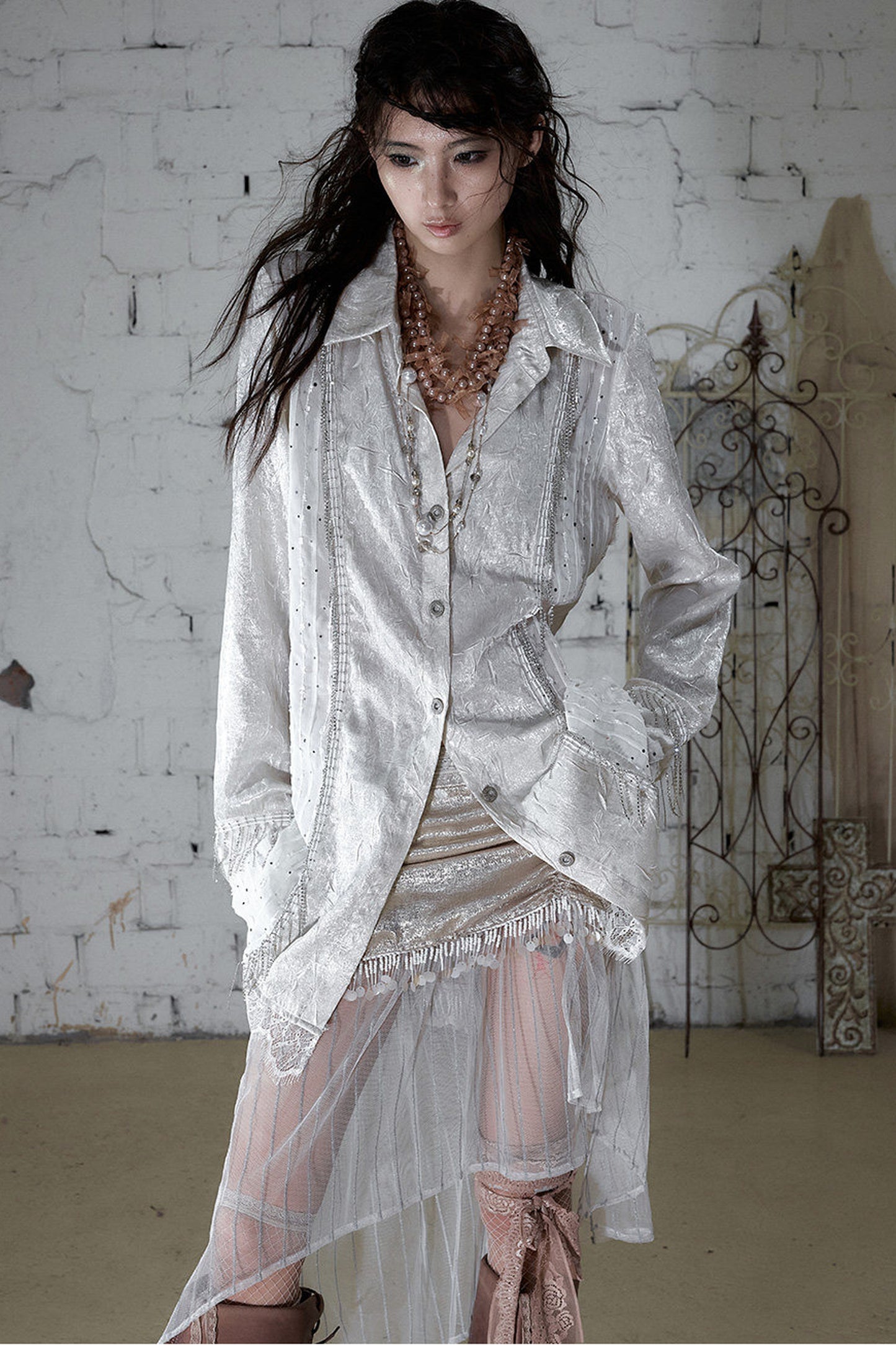 Barocke Satinbluse mit Kettenmuster