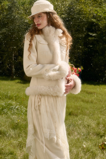 Flauschige kurze Jacke mit Stehkragen und Taschen