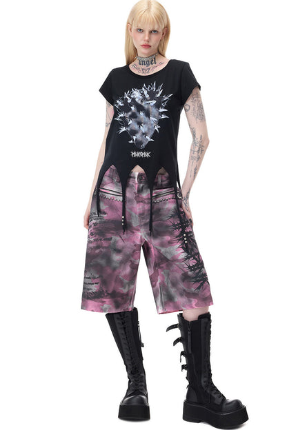T-shirt con borchie, stampa cactus e orlo asimmetrico