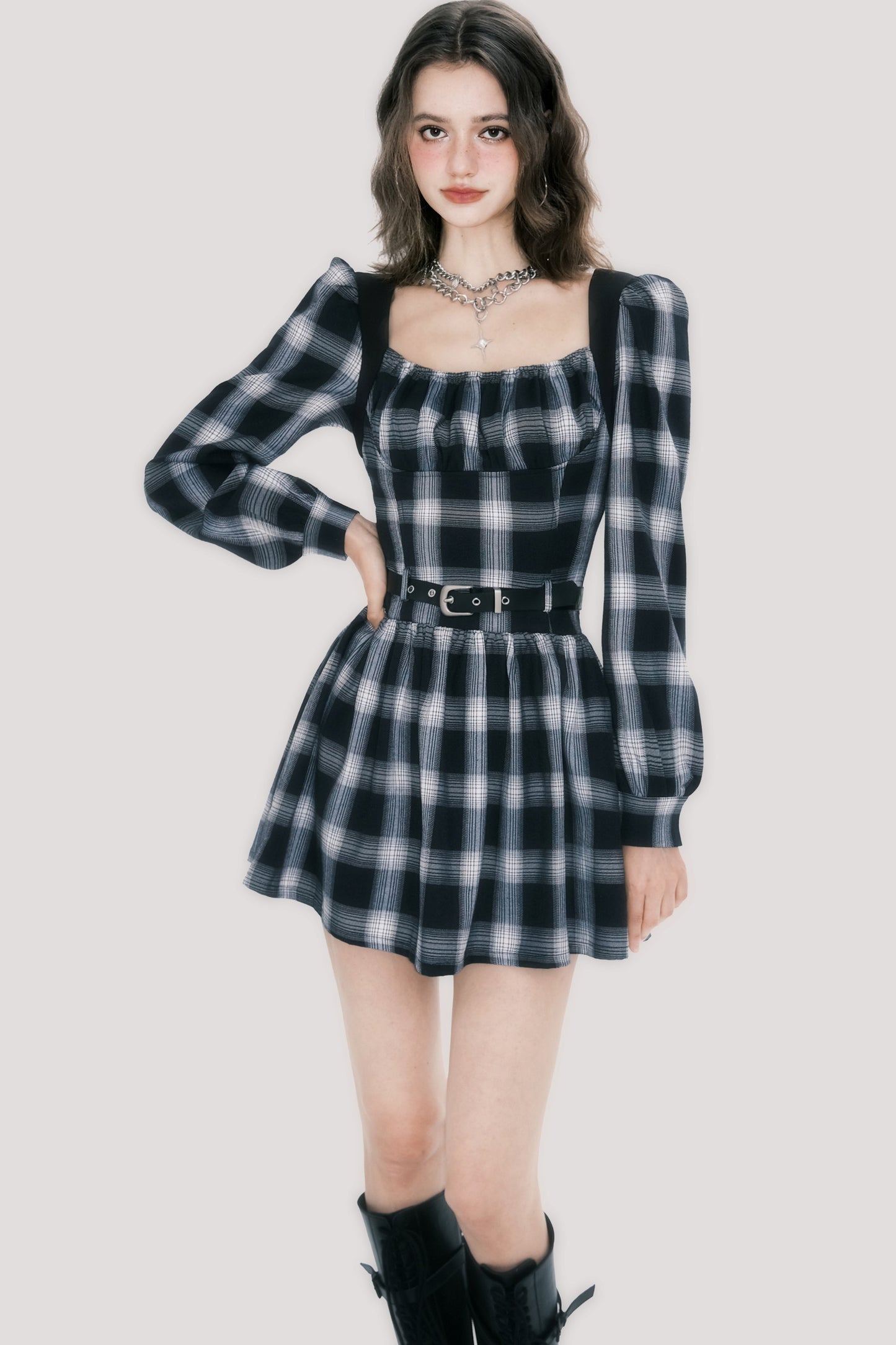 Robe à carreaux à manches longues cintrée à la taille