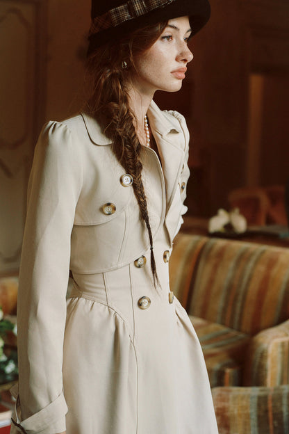 Set aus kurzer Jacke und Kleid
