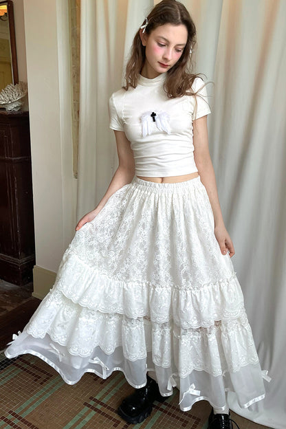 T-shirt bianca e nera a inserti con piuma e croce
