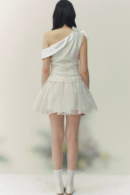 Robe midi princesse en satin brodé