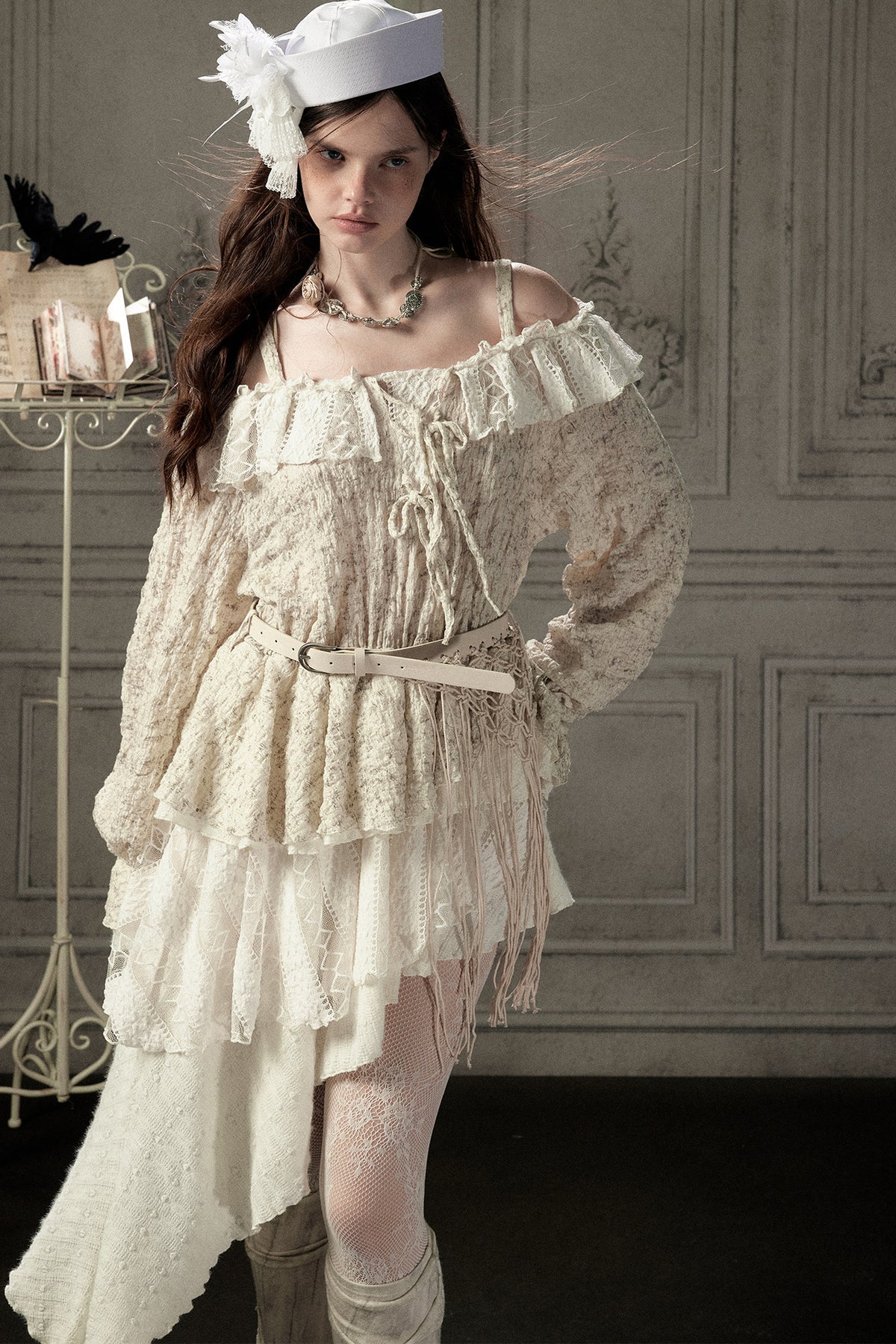 Beige One-Shoulder Lace Trailing Dress