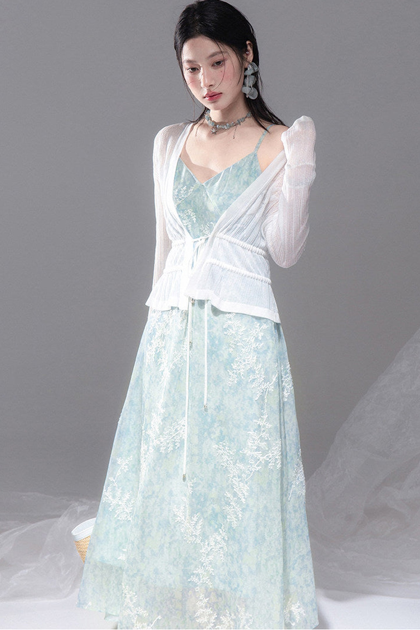 Glänzendes aquagrünes Trägerkleid-Set