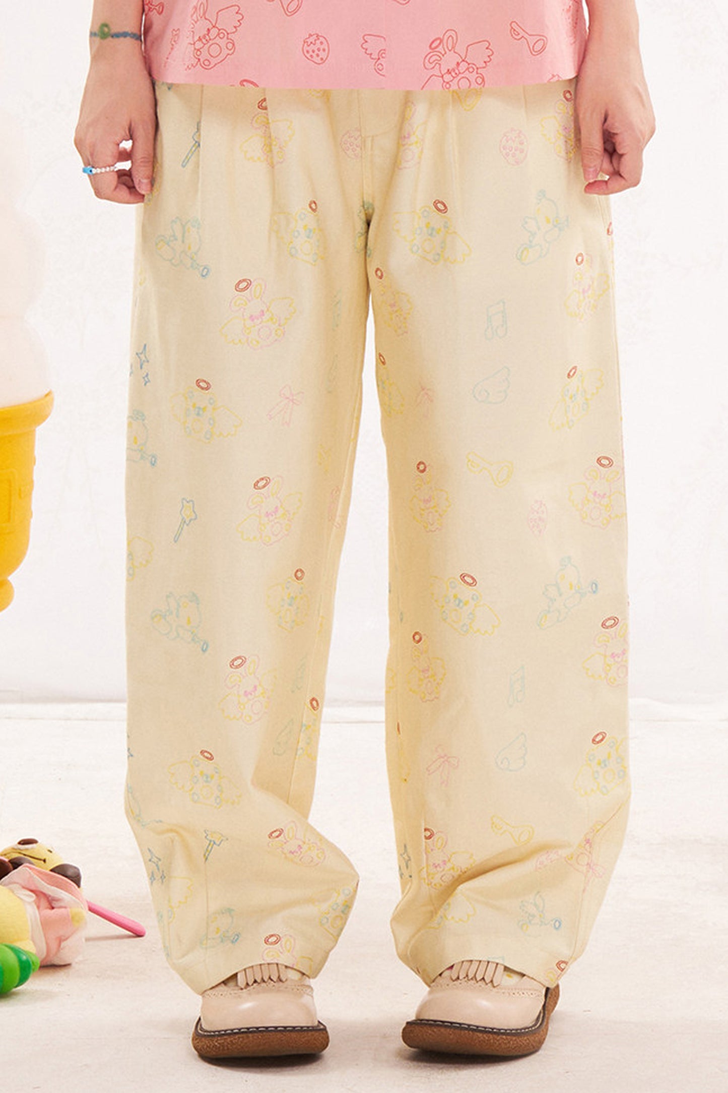 Jeans con ricami importanti di animali e angeli
