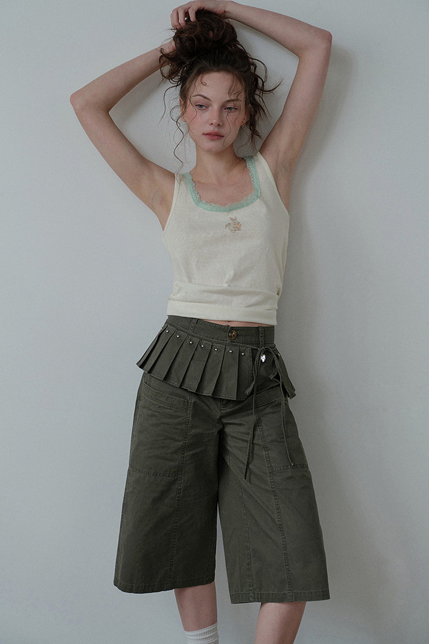 Pantaloni cropped a vita alta con orlo plissettato staccabile