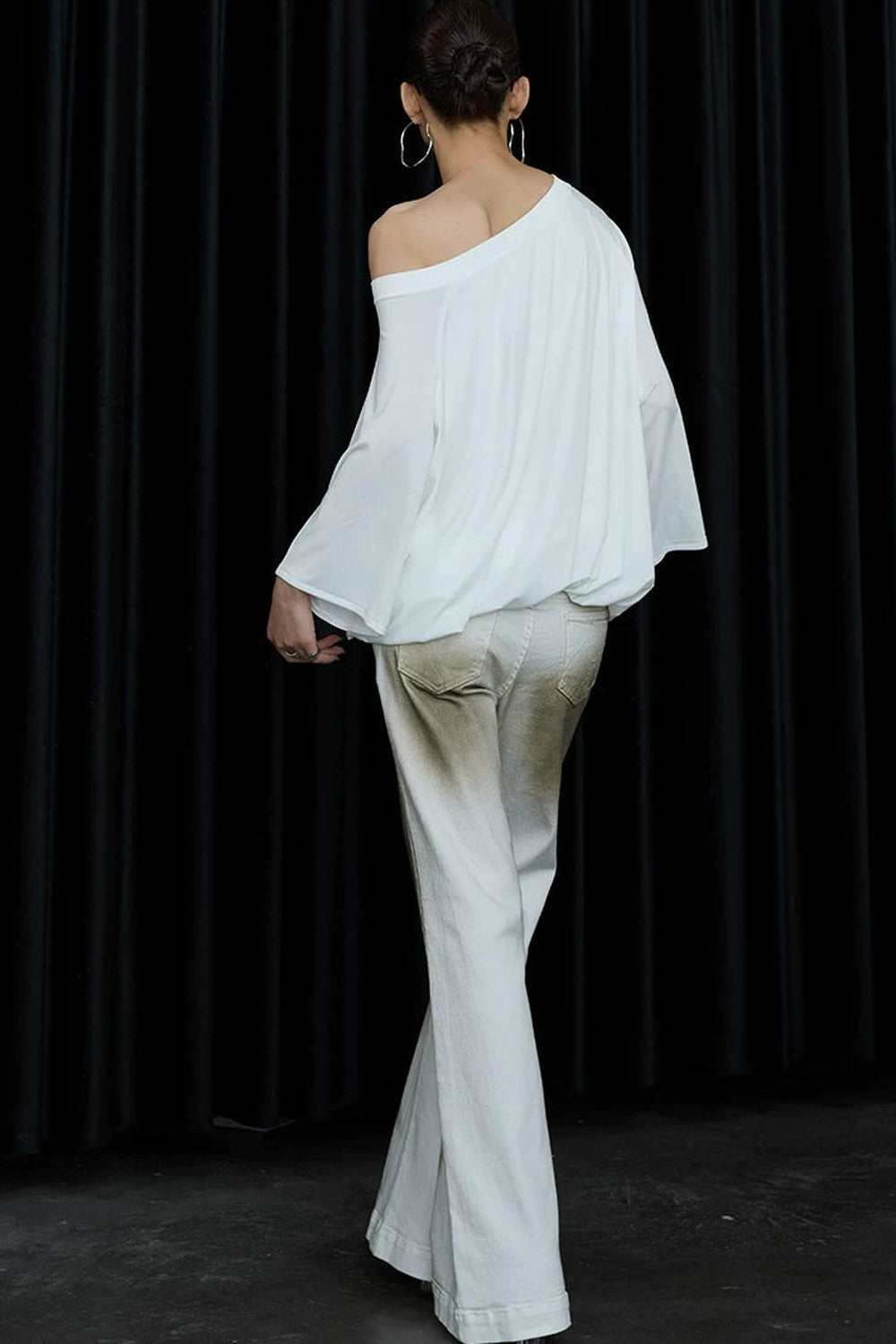 Blusa floreale con maniche a sbuffo e spalle scoperte