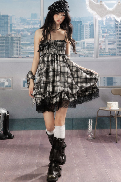 Kariertes Camisole-Kleid mit Spitzen-Patchwork