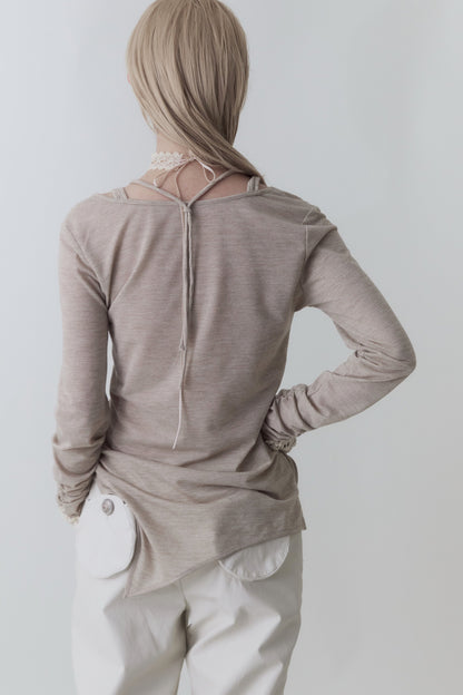 Blusa ricamata con orlo irregolare