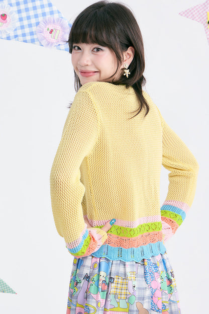 Gelber Netzstrickpullover mit Herz-Lochmuster