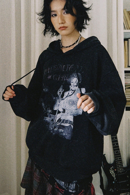 Hoodie mit verwaschenem schwarzem Print und überschnittenen Schultern