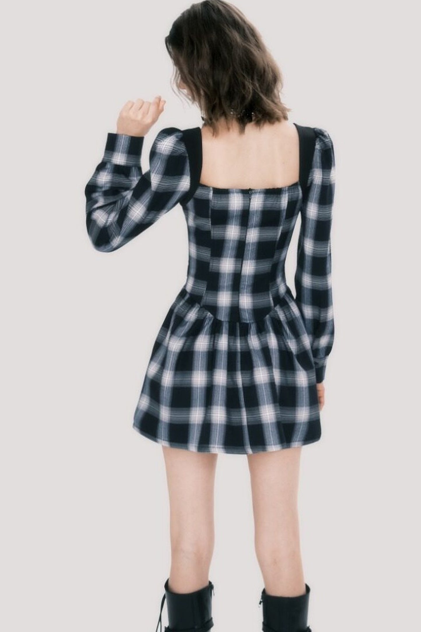 Robe à carreaux à manches longues cintrée à la taille