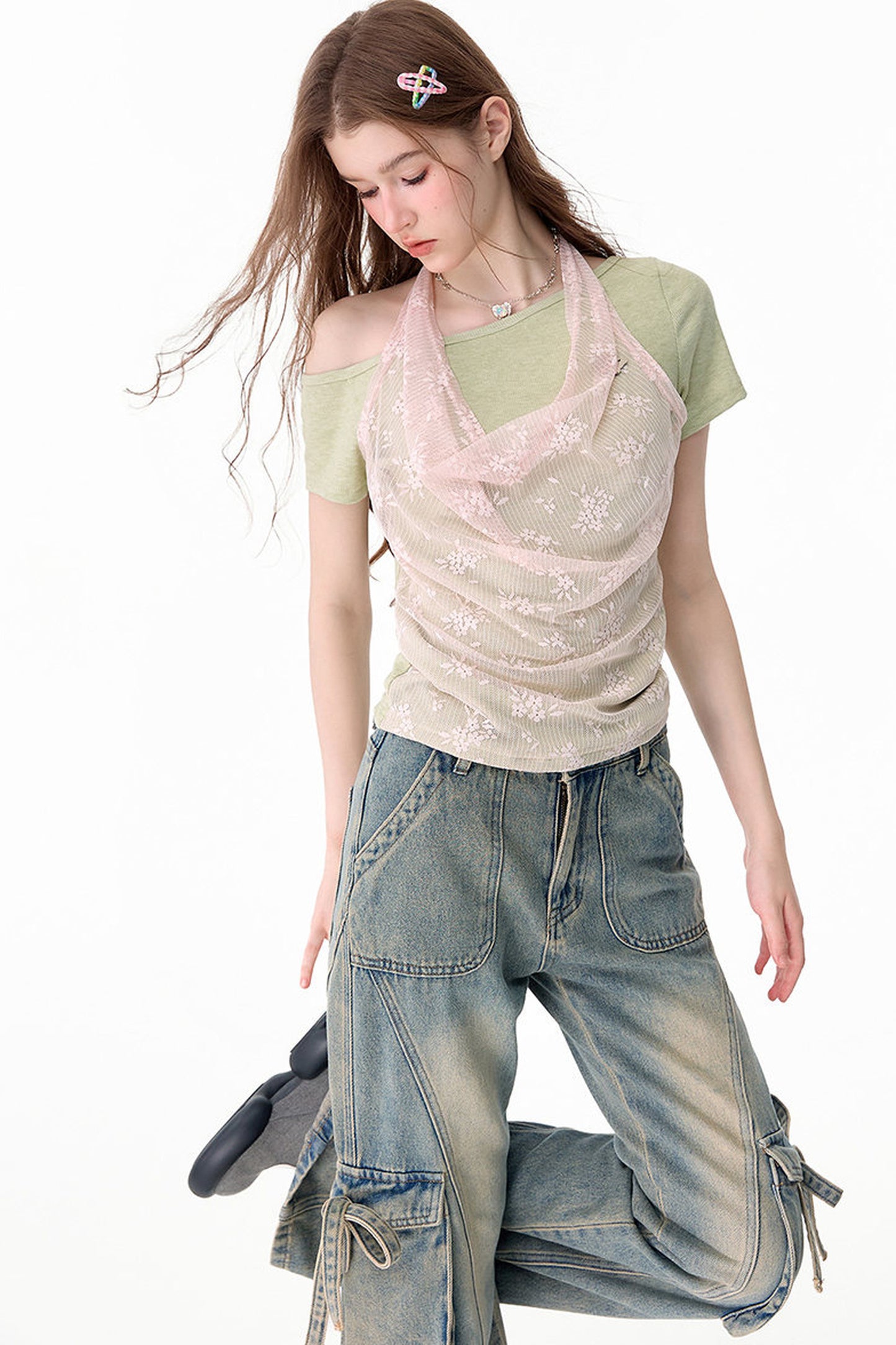Neckholder-Weste aus floraler Spitze mit schulterfreiem T-Shirt