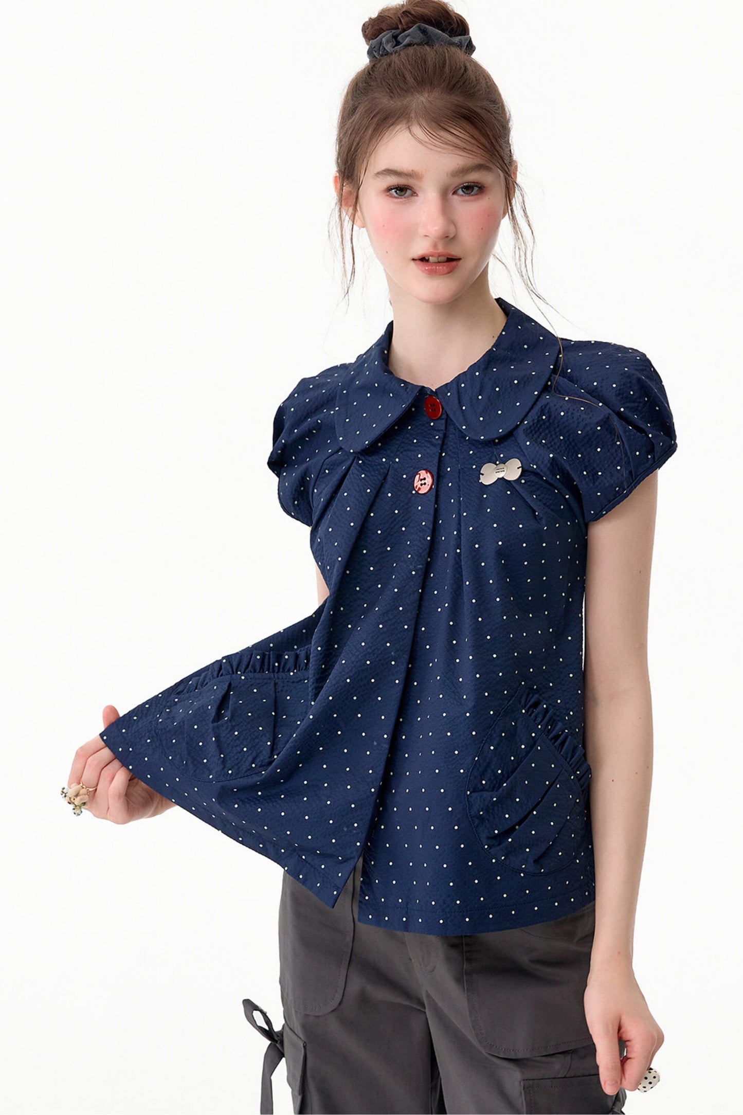 Camicia blu scuro a pois con colletto Peter Pan