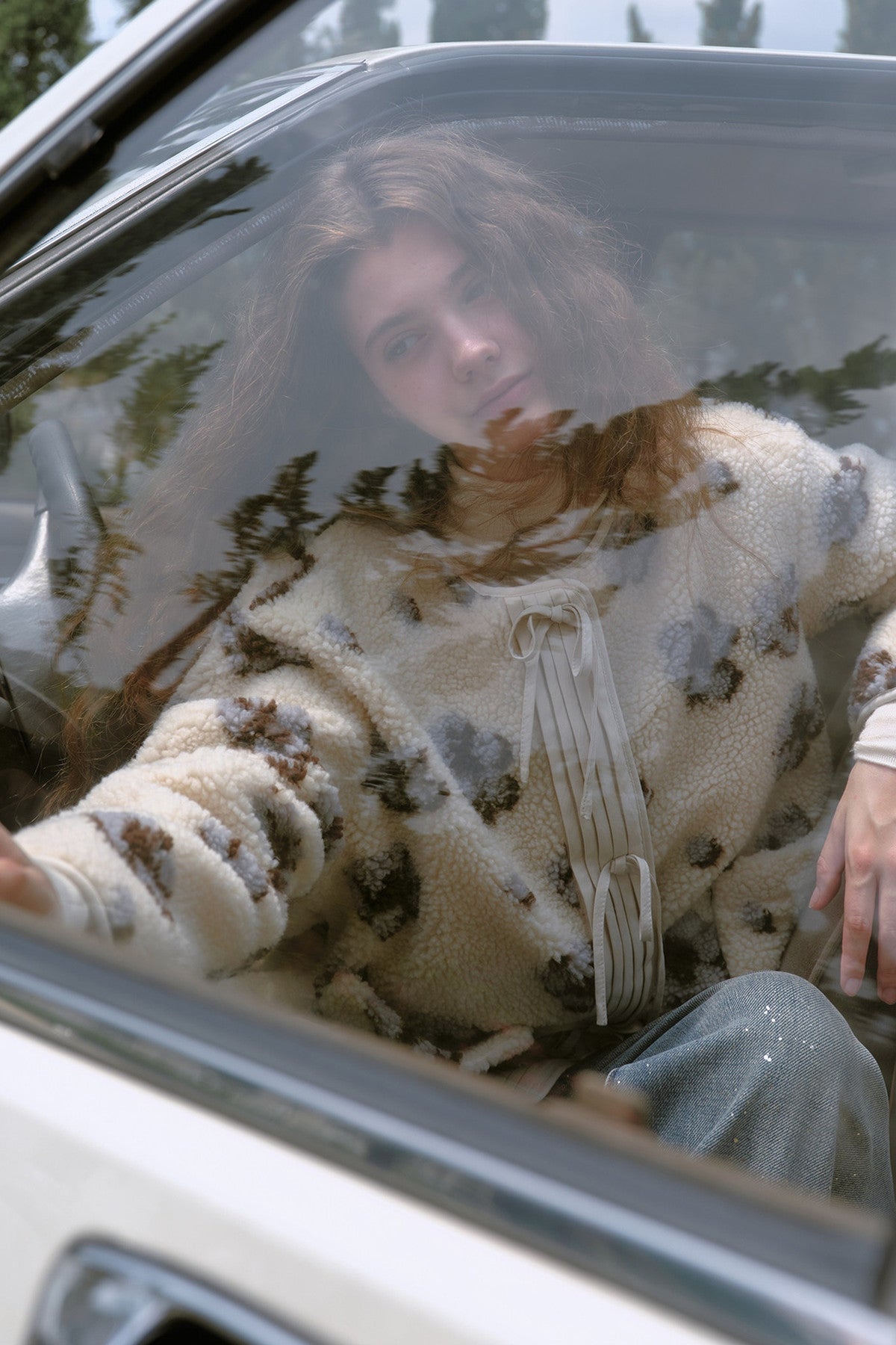Gesteppte Fleecejacke mit Blumen und Schleife