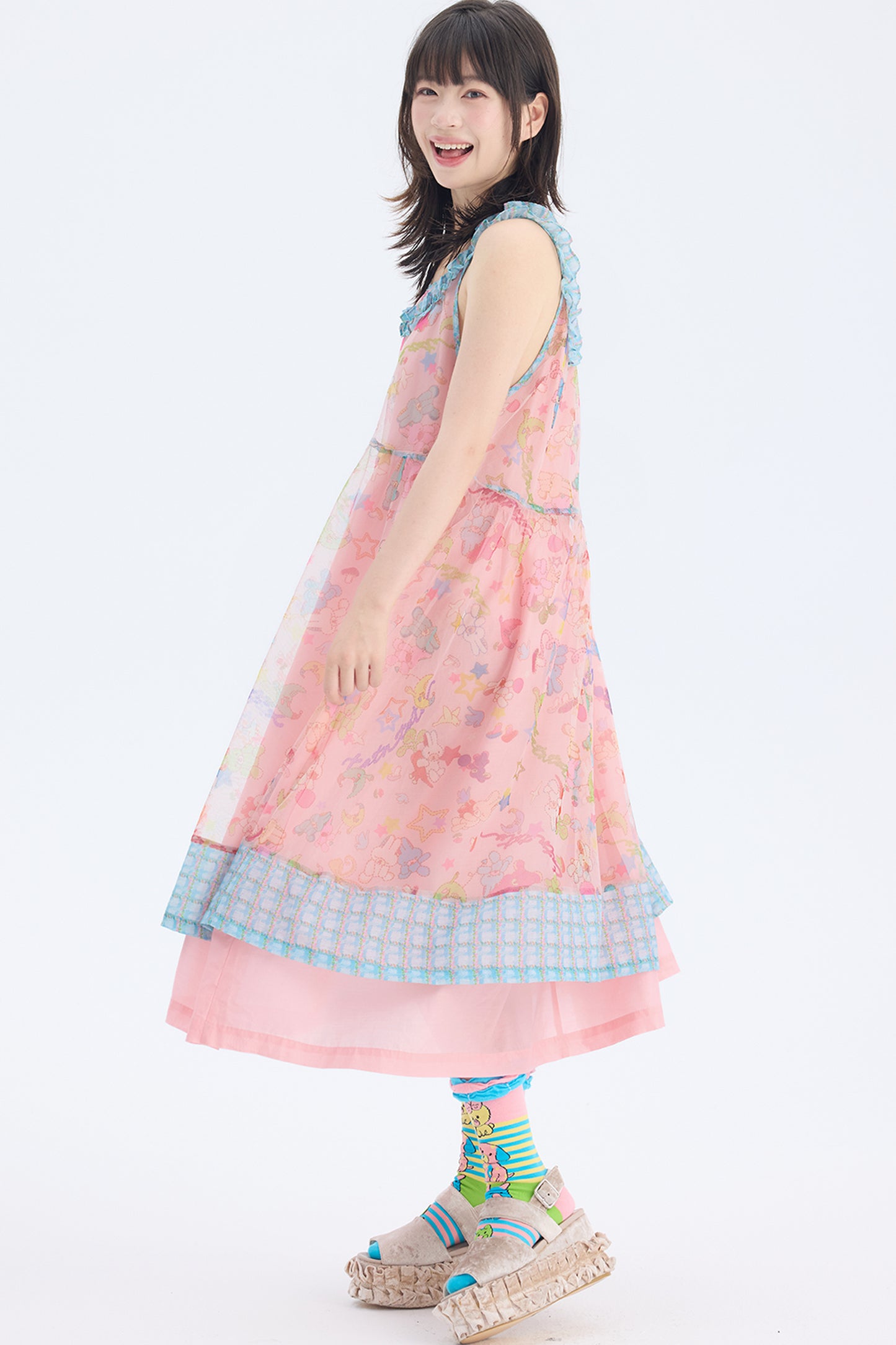 Robe en résille à bretelle asymétrique avec imprimé lapin rose