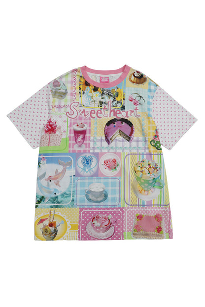 T-shirt ampia con graziosa stampa di torte e dessert