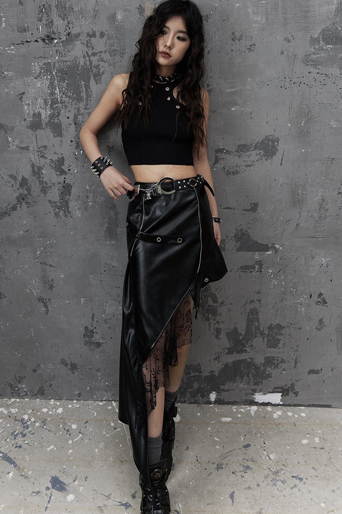 Asymmetrischer Patchworkrock aus Kunstleder
