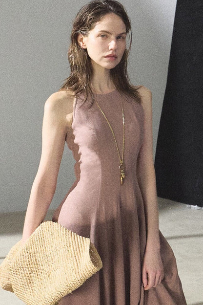 Kleid aus Goldseide und Leinen