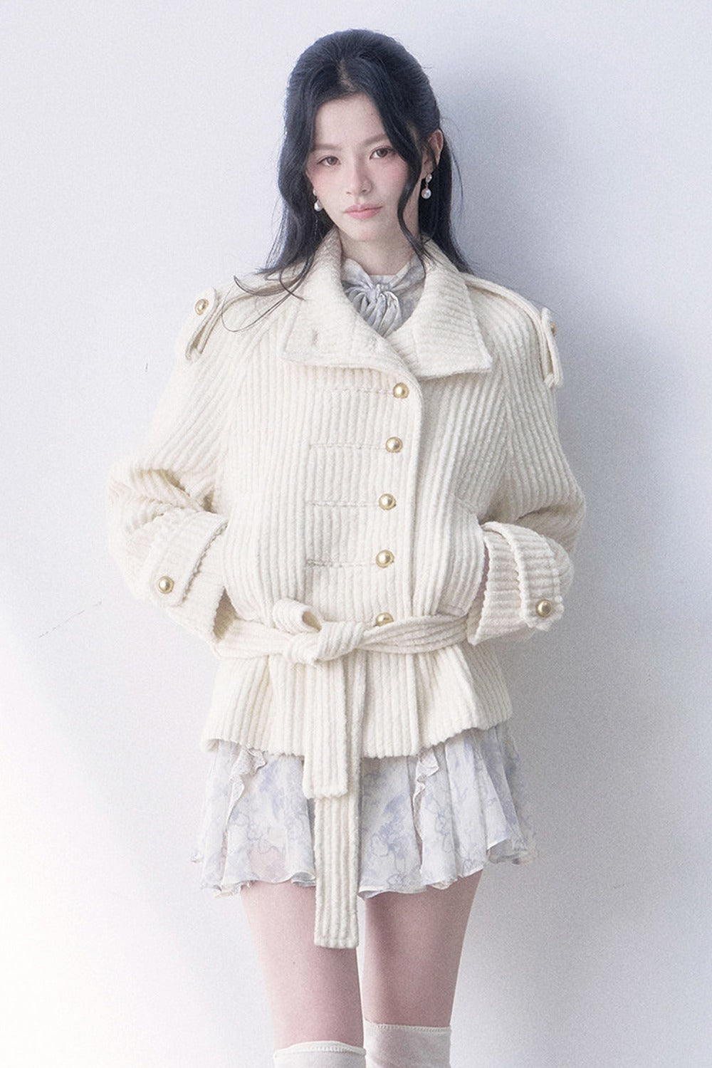 질감 있는 울 스탠드 칼라 코트
