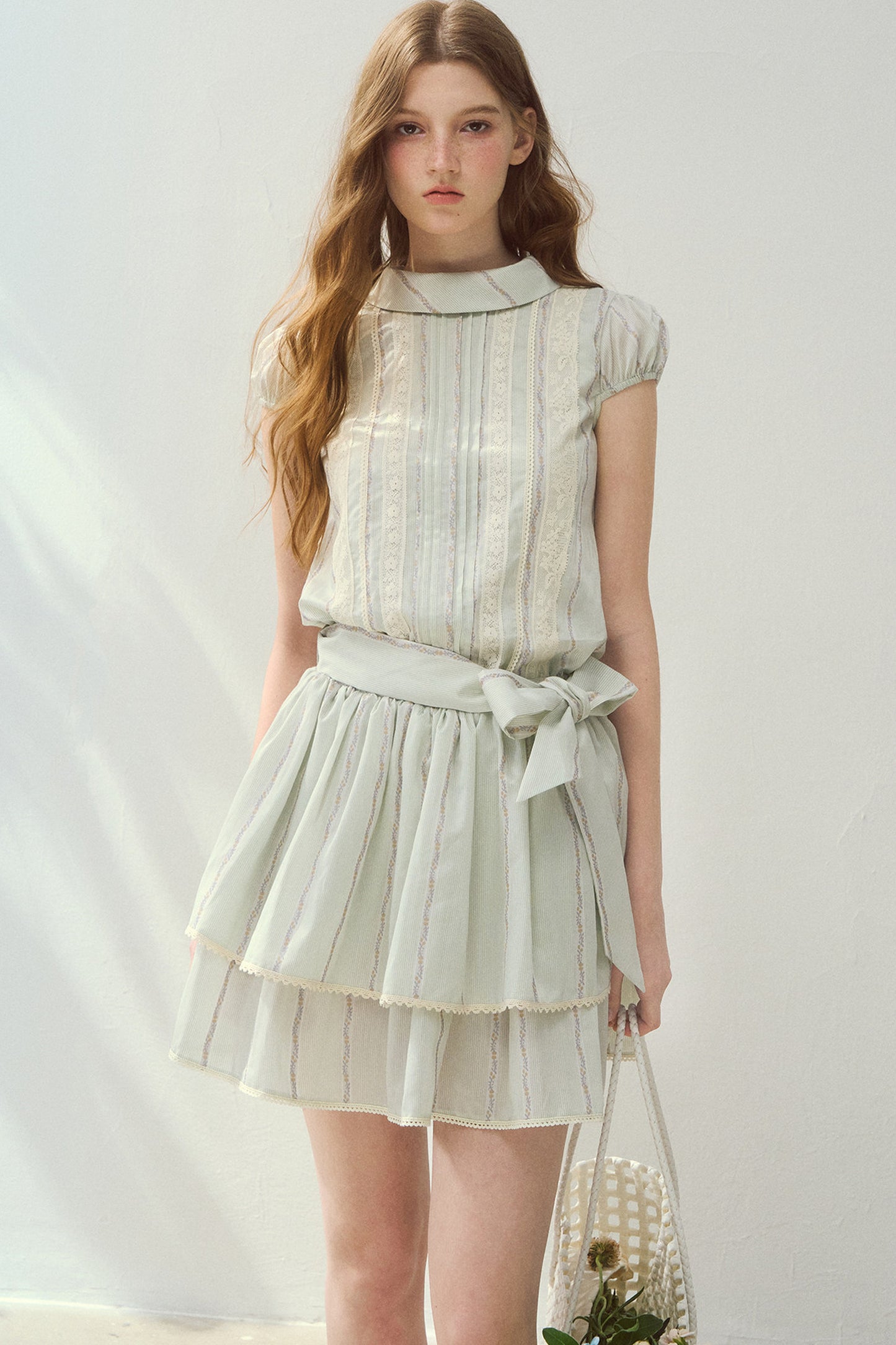 Robe mi-montante en lyocell menthe avec dentelle