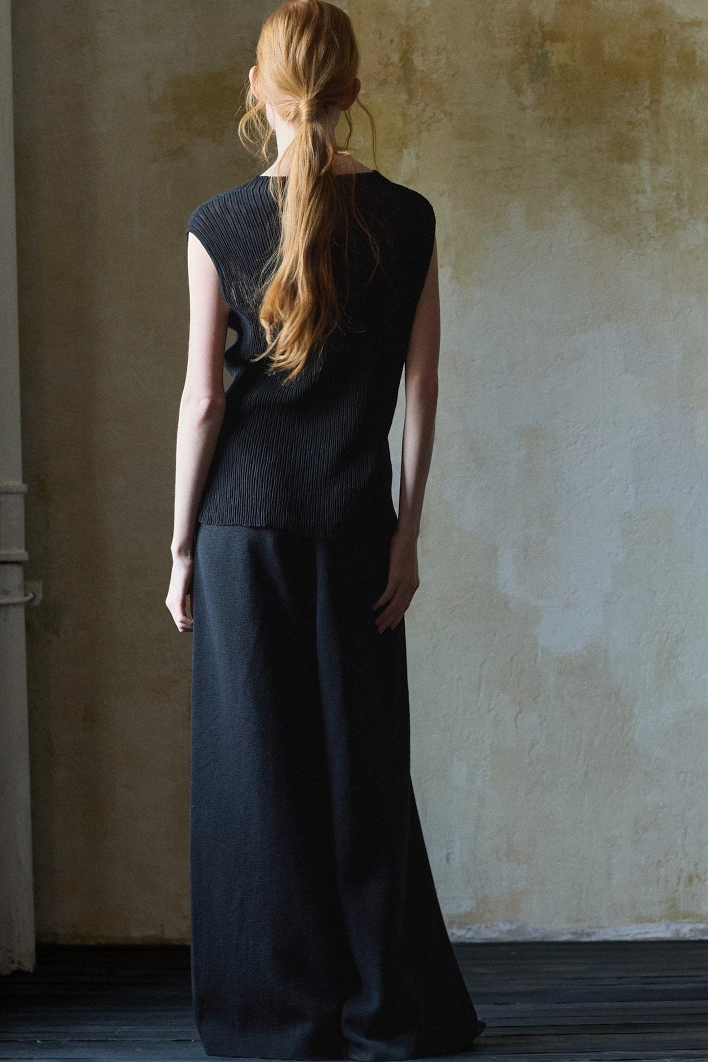 Black Linen Knitted T-Shirt